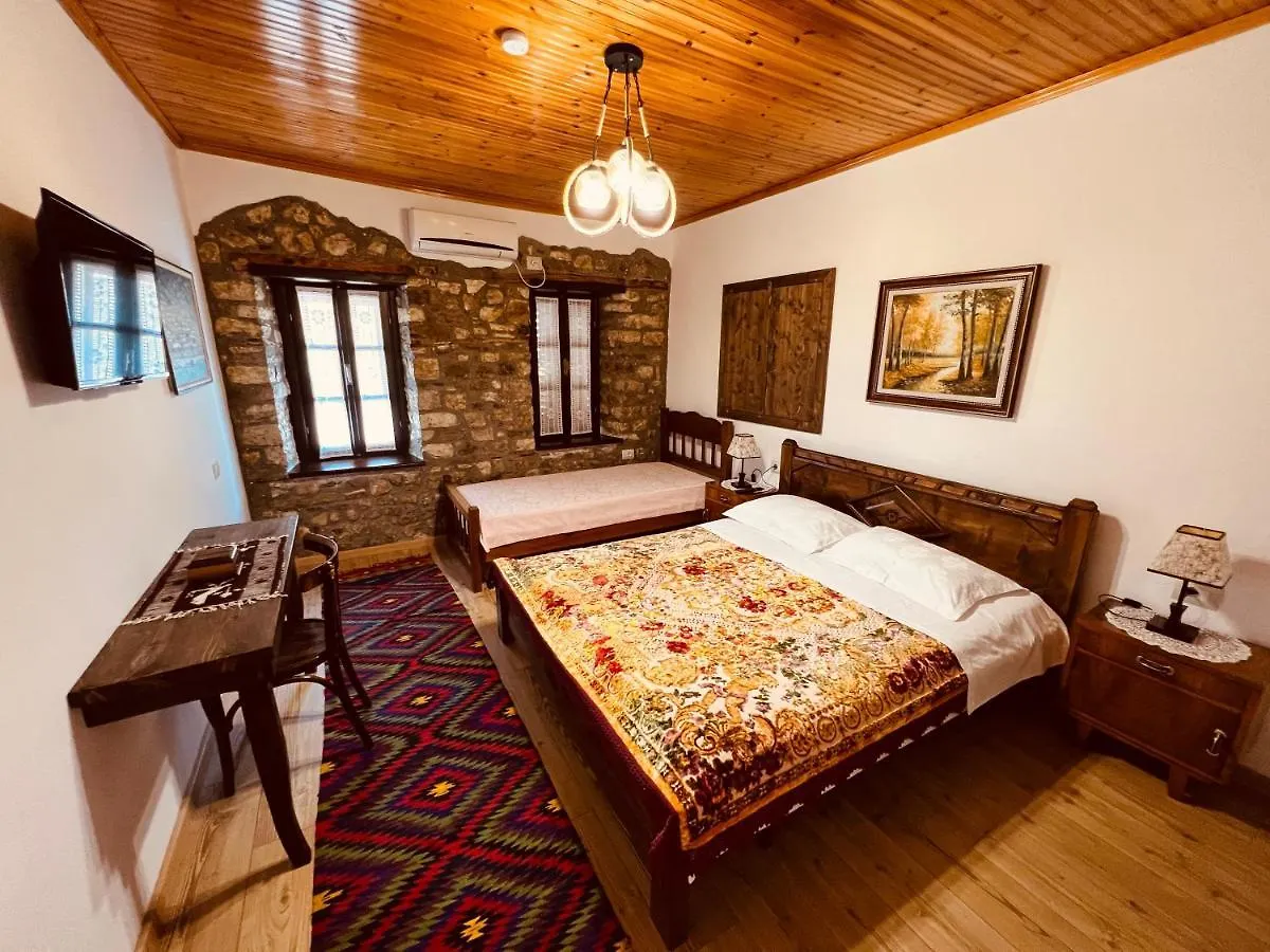 Kris Guesthouse Berat Pensjonat