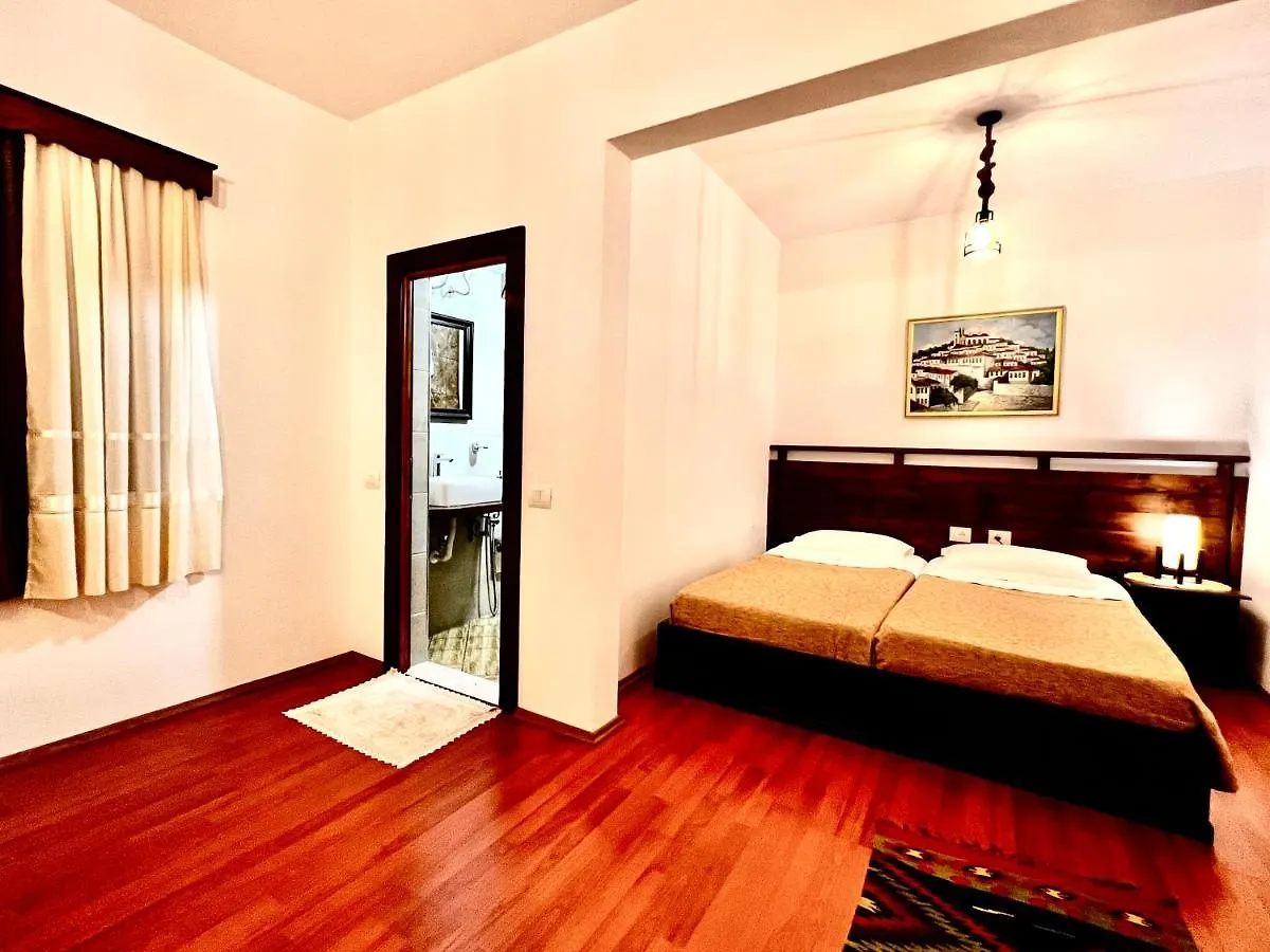 KRIS Guesthouse Berat
