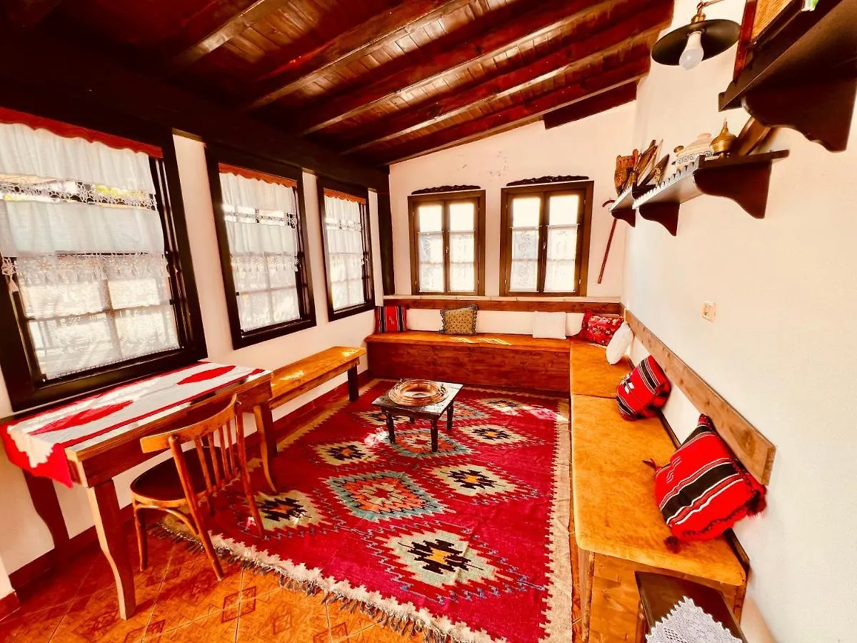 Kris Guesthouse Berat 0*,