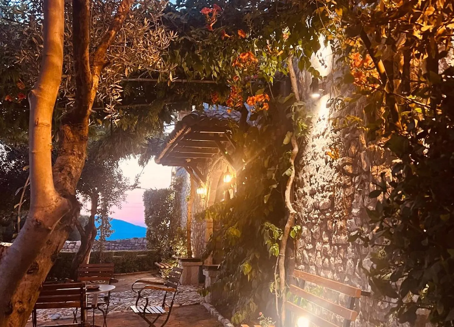 KRIS Guesthouse Berat 0*,