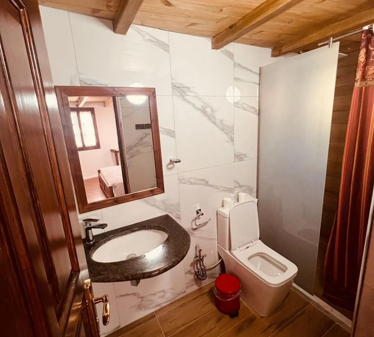 Kris Guesthouse Berat Pensjonat