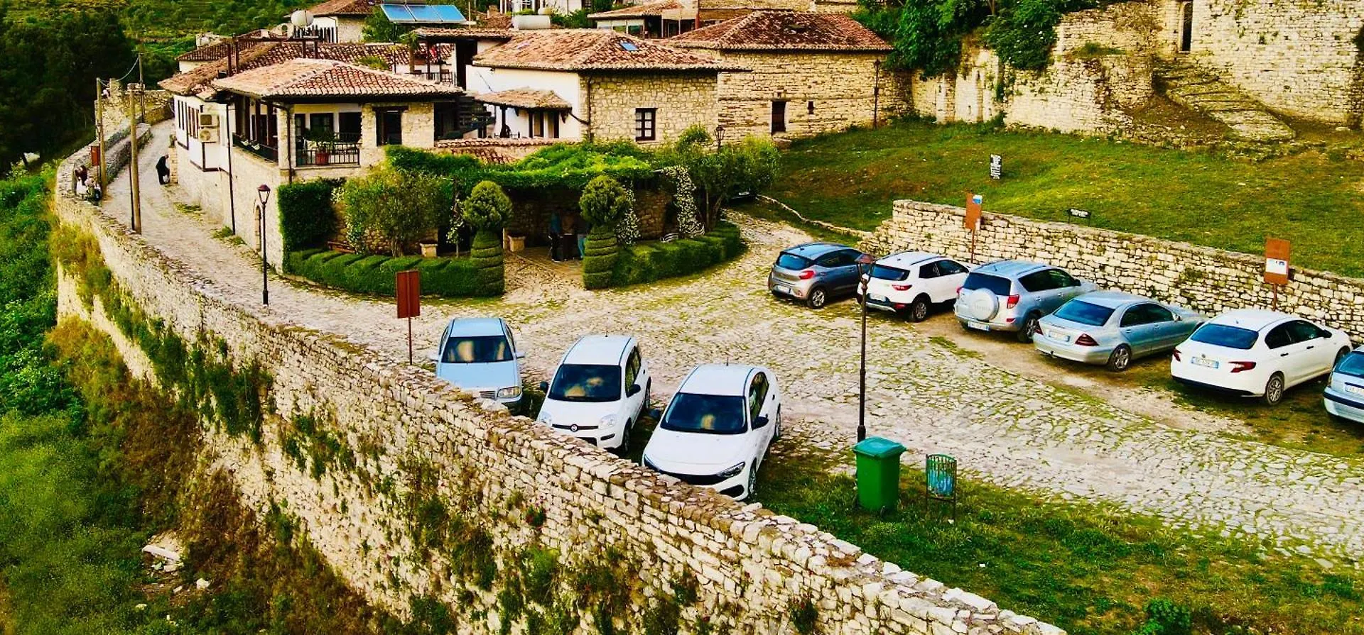 KRIS Guesthouse Berat